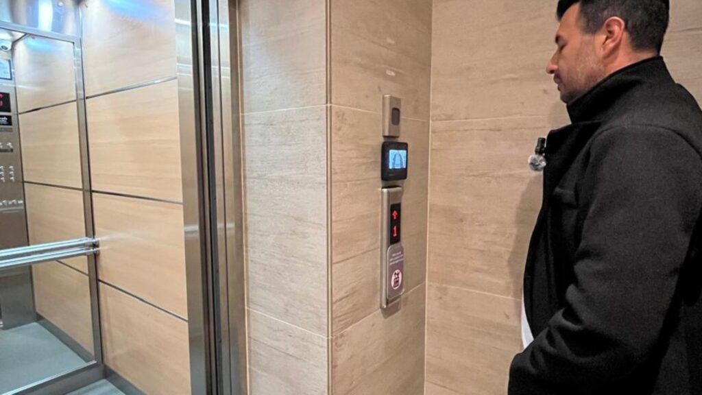 Ingreso a ascensor